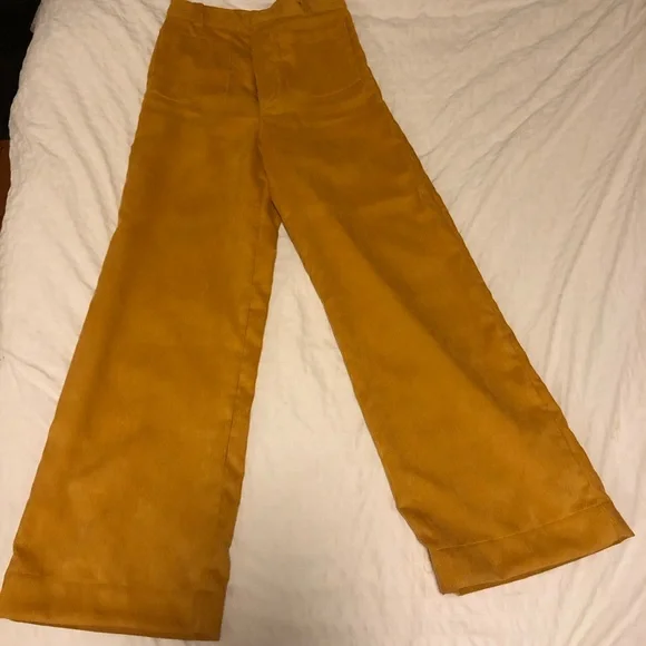 Yellow pants - Picture 2 of 4